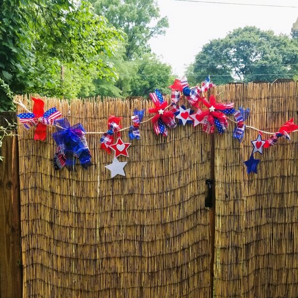 Patriotic Year-Round Garland Decor 🧨🎉 - Picture 4 of 7